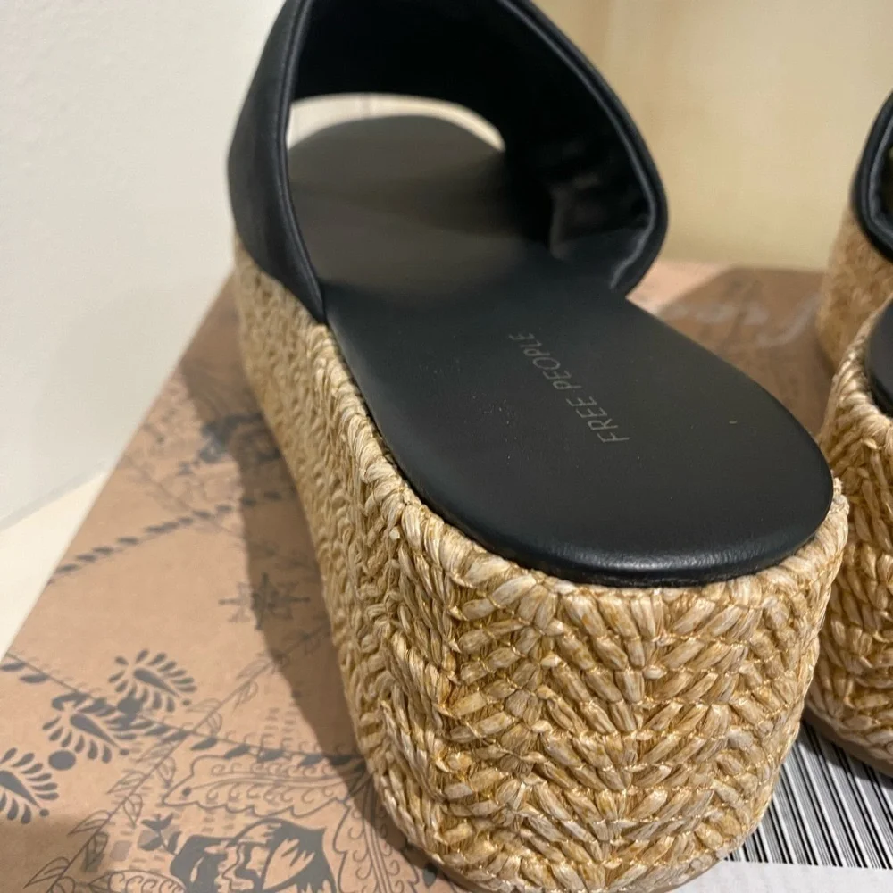 Free People women’s Black Platform Sandals size 9 new in box slip on